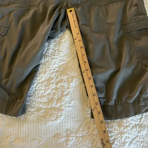 Arc’teryx Rampart Hiking Climbing Long Cargo Shorts. Size 10. Gray