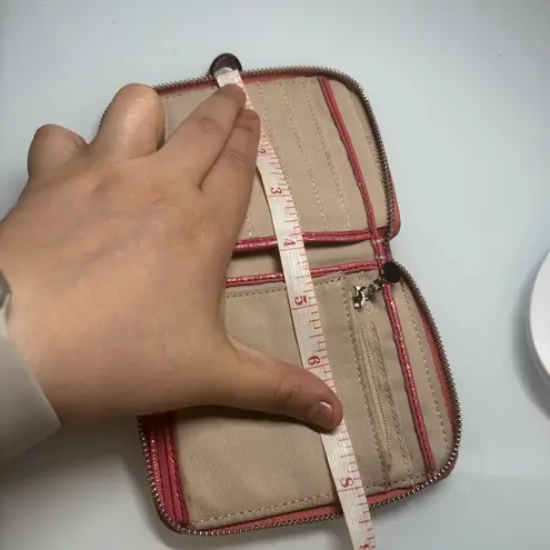 Coach  Signature Bow Medium Zip Around Wallet 48800- Khaki/Corral *VGUC*