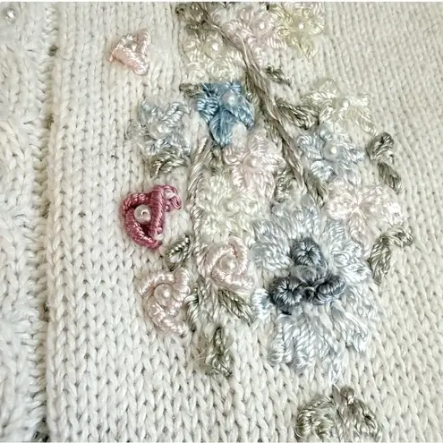 Vintage 90s Sellecca Embroidered Floral Pearl Sweater Size Small White