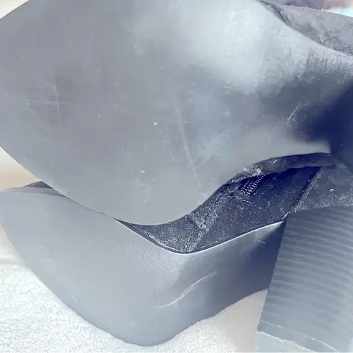 Black Heeled Boots with Durable Construction Size 6.5