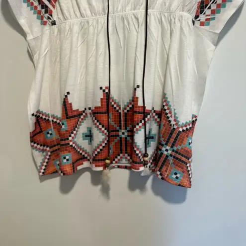 julie's closet Julie’s Closet Southwest Aztec Lightweight Flutter Sleeve Top. Vneck Lightweight