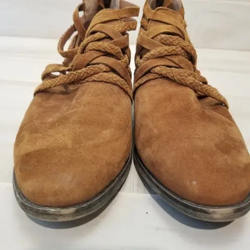 Caslon {7.5M} Liam Braided Strappy Brown Bootie