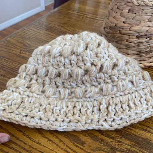 Crocheted bucket hat White