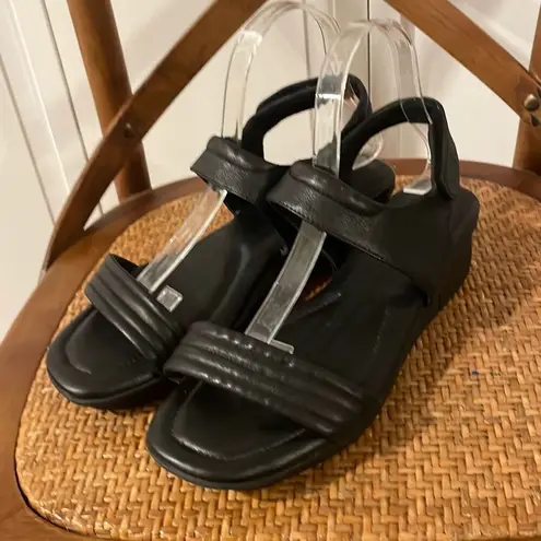 Arezzo Brazil black leather wedge strappy sandals size 9.5/39