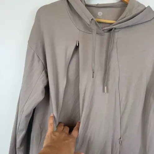 Kindred Bravely Brushed Bamboo Maternity & Nursing Hoodie Size Small Tan