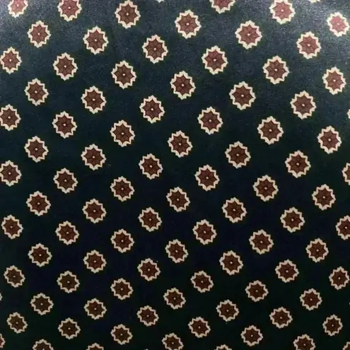 Jones New York ⭐️  silky short sleeve top in size medium - Image 3