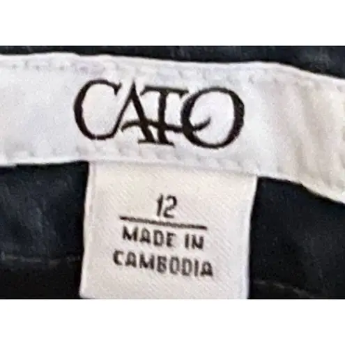 Cato  Women's Capris Four Buttons Pant Leg Size 12 20" Inseam x 16"‎ Waist x 11"