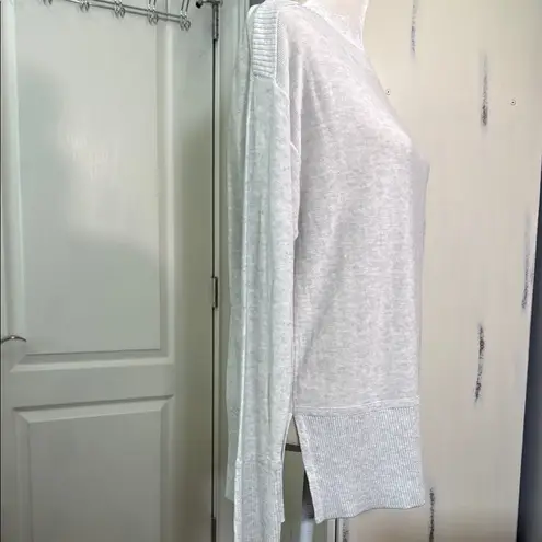 Verve Ami Gray Long Sleeve Relaxed Light weight sweater