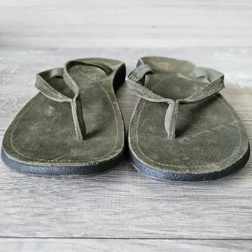 OluKai Mauka Flip Flop Sandals Olive Green Leather Womens Size 10 Discontinued