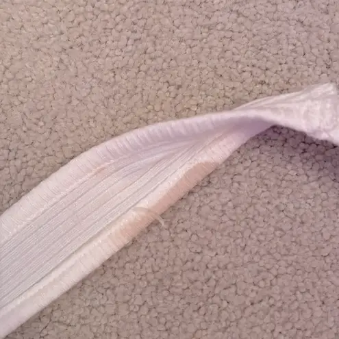 Amazon Super Cute Worn Basic and Simple White Lightweight Halter Crop Top thumbnail 7