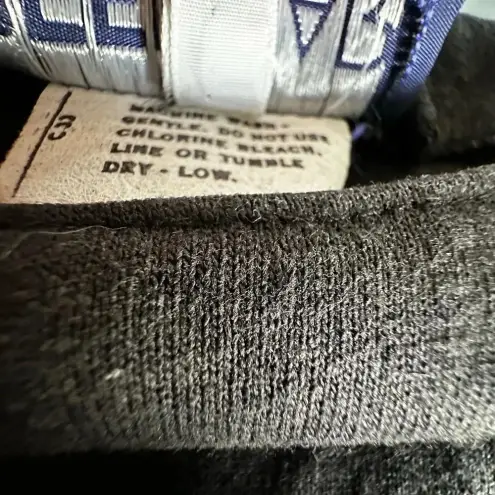 Black Beewear Cropped Cap Sleeve Top. Button Epaulette. Cut Out Belly Button. Size L - Image 11