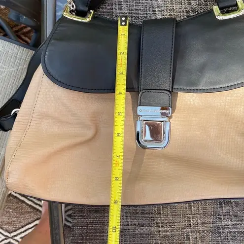 Charles Jourdan Neutral Becky II Leather Shoulder Bag Leather Crossbody Tan