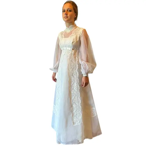 Vintage 1970s Sheer Lace High Neck Bridal Wedding Gown with Bow Detail XS White