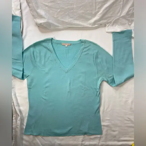 Piccolo Bella, V neck knit top
With embellishments along the neckline size L Blue Size L