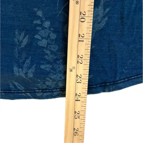 White House | Black Market  blue floral t-shirt, ruching on shoulders, size M EUC