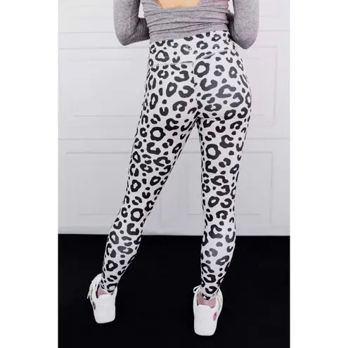 Celestial Bodiez NWT Power 7/8th Leggings in 'Snow Leopardess' Size Small White