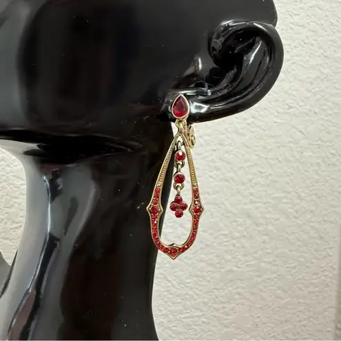 Monet Gold-tone Wine Red Rhinestones Drop Dangle Earrings 10.1g.