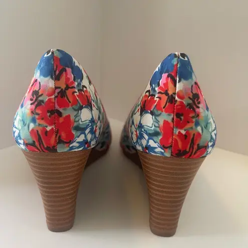 Kelly & Katie  Laurene wedge heels floral fabric size 10m cushion soles feminine