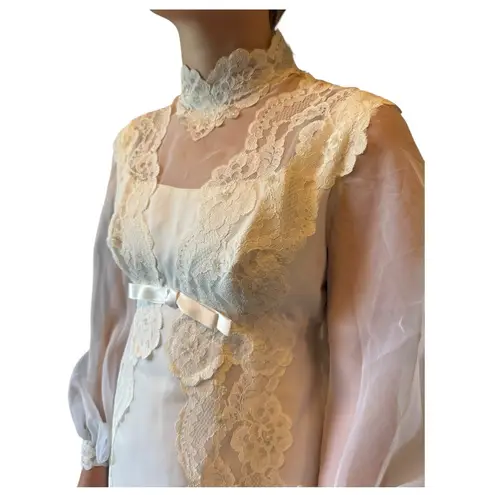 Vintage 1970s Sheer Lace High Neck Bridal Wedding Gown with Bow Detail XS White