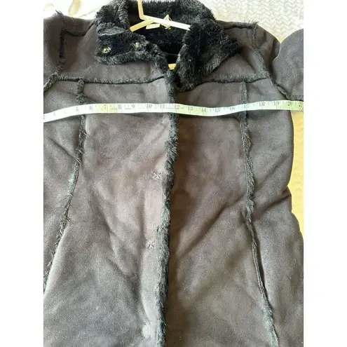 Elegant Black Faux Fur Lined Winter Coat with Button Closure