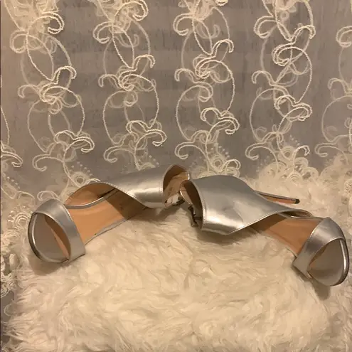 Shoe Dazzle Silver Heels Elegant Design Size 8