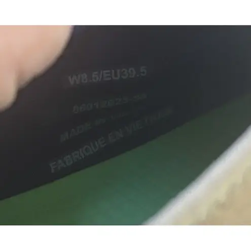 Oofos Oomg Eezee Low Shoes Slip On Women Size 8.5 Beige Sneaker Recovery Comfort Tan