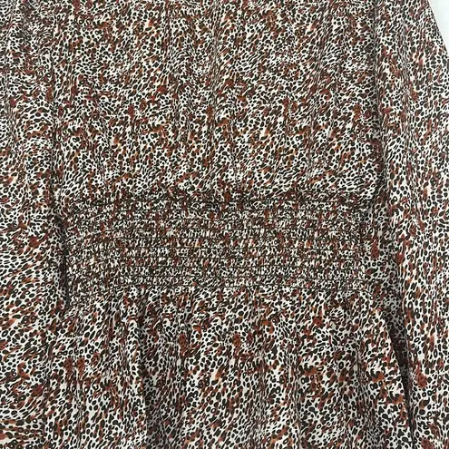 Max edition V-Neck Floral Print Flattering Accented Neck line Bell Sleeves Sz S