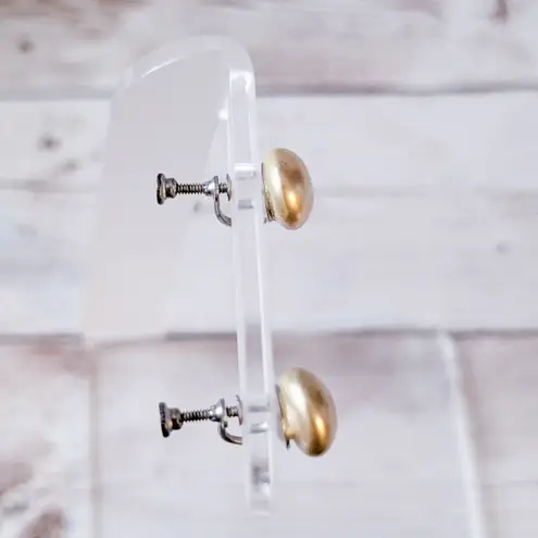 Vintage Screw Back Earrings Pearlescent Beige 3/8"