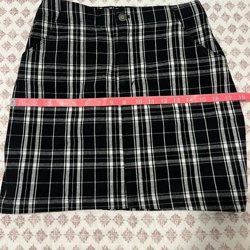 Hollister  Black White Plaid Mini Skirt Size Small