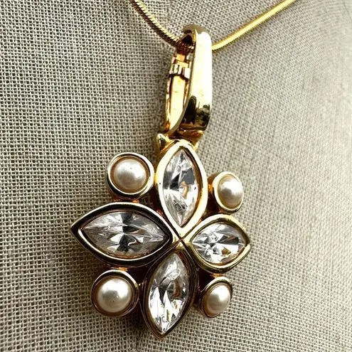 Vintage S.A.L. Gold Tone Clear Swarovski Crystals Flower Pendant Necklace