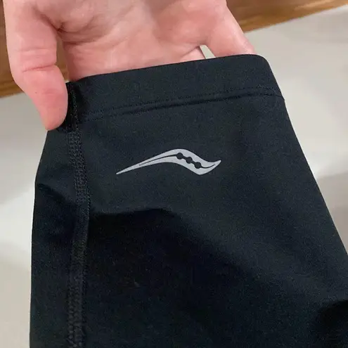 Saucony black Scooter athletic Capri run dry leggings size S