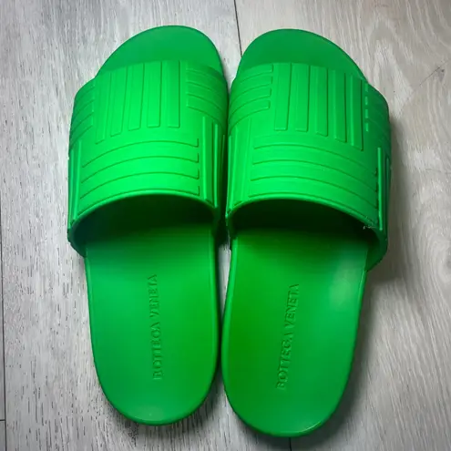 Bottega Veneta green rubber embossed slides pool casual designer size 37