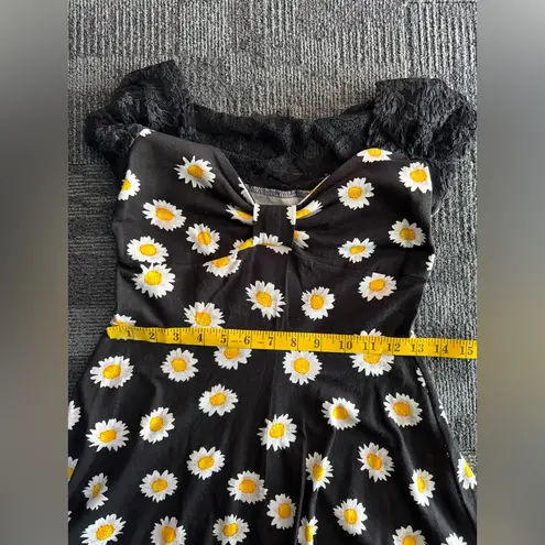 Iris basic Black Daisy Floral Dress Lace Sleeves NWT Women’s Size M