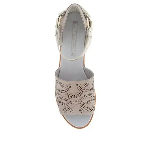 Lori Goldstein Collection Wedge Sandal w/ Ankle Strap size 7 A10 Tan