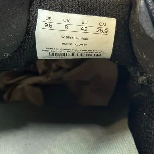 ON Women's Cloud 5 Running Shoe Denim/White Blue Size 8.5