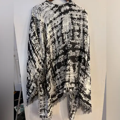 Lane Bryant  Women’s Black & White Open Front Fringe Poncho One Size