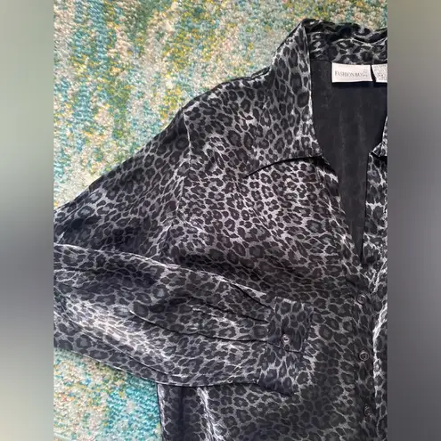 Fashion Bug Vintage shiny blue leopard print button down gathered blouse, 18/20