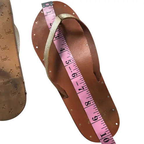 beek + montage Leather Flip Flops Gold Strap Studded Thong Sandals Size 8 Anthro Brown