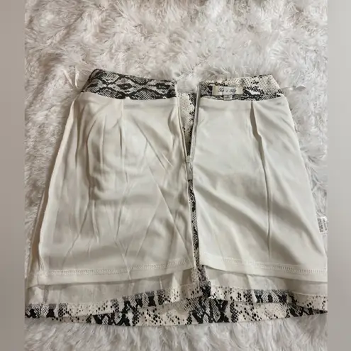 She & Sky Snakeskin print skirt size small - Image 6