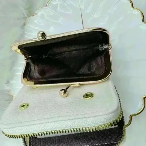 Flower Embroidered Zip Around Wallet w/ detachable Coin Purse in white