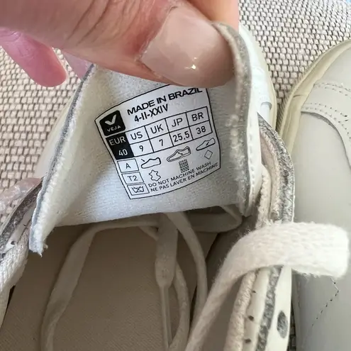 VEJA Esplar Sneakers in Extra White