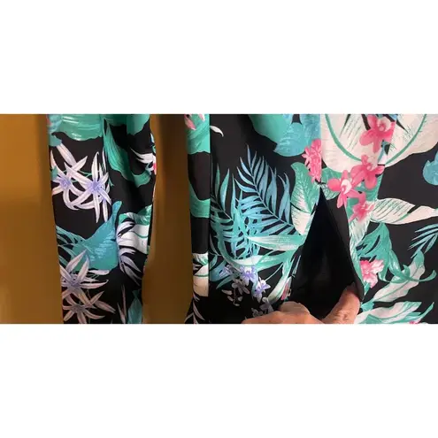 Tommy Bahama  Women's Teal & Black Tropical Print Quarter Zip Top Size Small