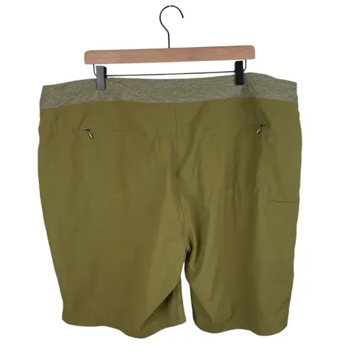 Duluth Trading Co Women's Plus Armachillo Cooling 10" Shorts Green Size 20W
