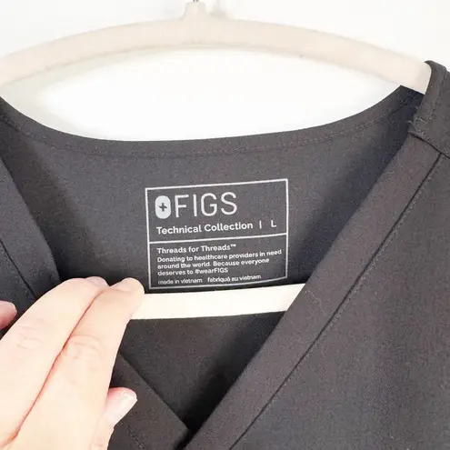 FIGS  Technical Collection Catarina One Pocket Scrub Top Black Short Sleeve Large