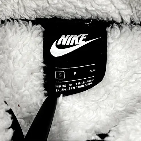 Nike ★  Sportswear Cropped Sherpa Quarter Zip White & Black Sweater ★