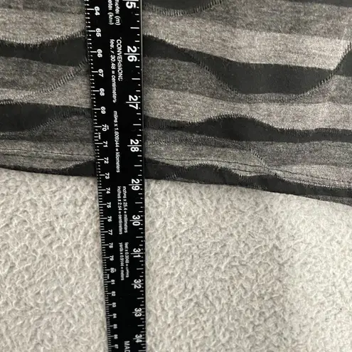 Art and Soul Top Women M Gray Black Wavy Striped Casual 3/4 Sleeve Tunic Size M