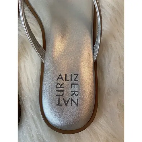 Naturalizer Naturalized “Liliana” Silver Metallic Embellished Flip Flops Sz 7.5M Womens