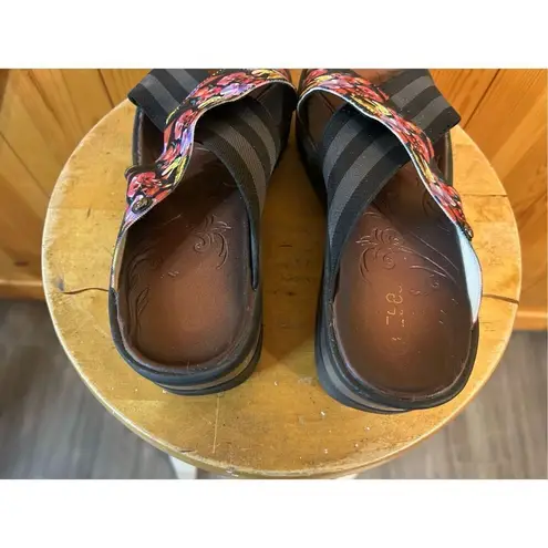 Bzees  Floral Desire Sandals Women's Size 11M