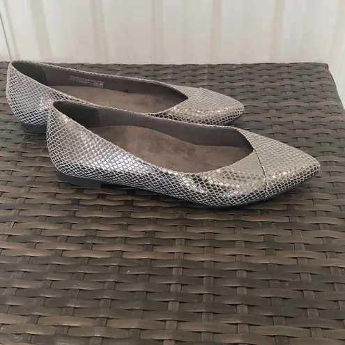 Vionic Caballo ballet flats in snake, print women’s size 8