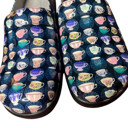 Alegria NWT Teacup Patent Slip-On
Nurse Clogs EU 42 / US 11.5